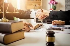 وظایف بهترین وکیل پولشویی در جرایم پولشویی به شرح ذیل است:-پرونده را به‌درستی تحلیل کند-از ظرفیت‌های قانونی برای دفاع استفاده نماید-بی‌گناهی یا فقدان سوء نیت متهم را اثبات کند-از تشدید مجازات جلوگیری نماید