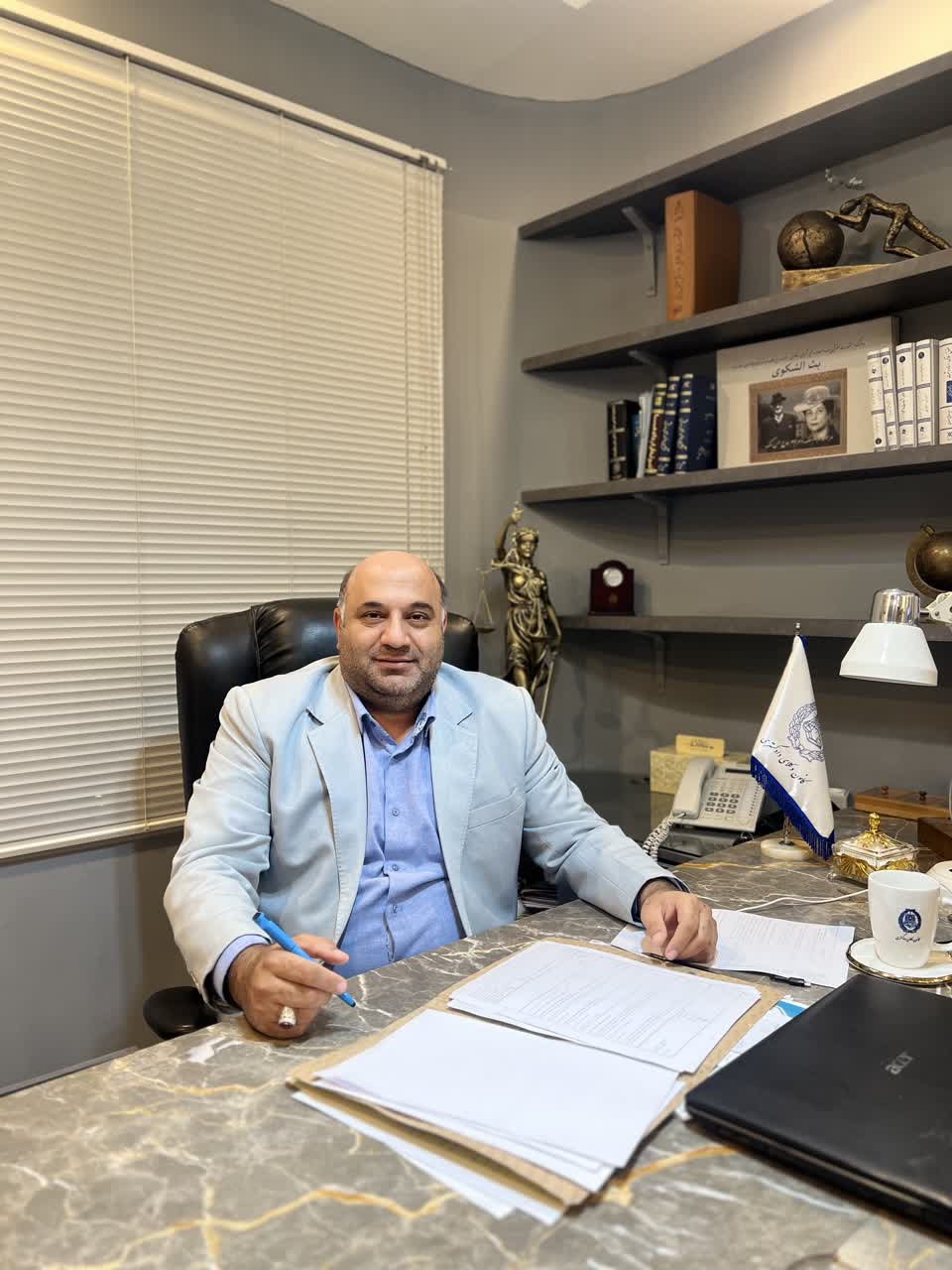 روح الله اندی( وکیل پایه یک دادگستری)